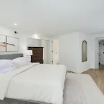 Silverwood Serenity: Large 2B 2B With Parking