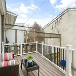 Silverwood Serenity: Large 2B 2B With Parking