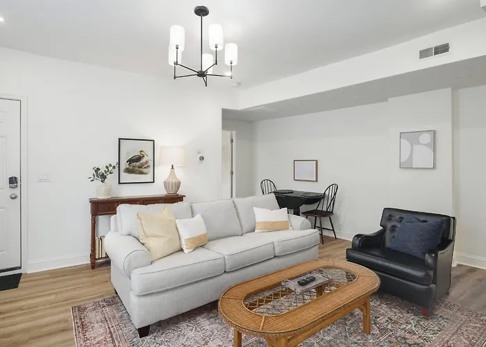 Silverwood Serenity: Large 2B 2B With Parking