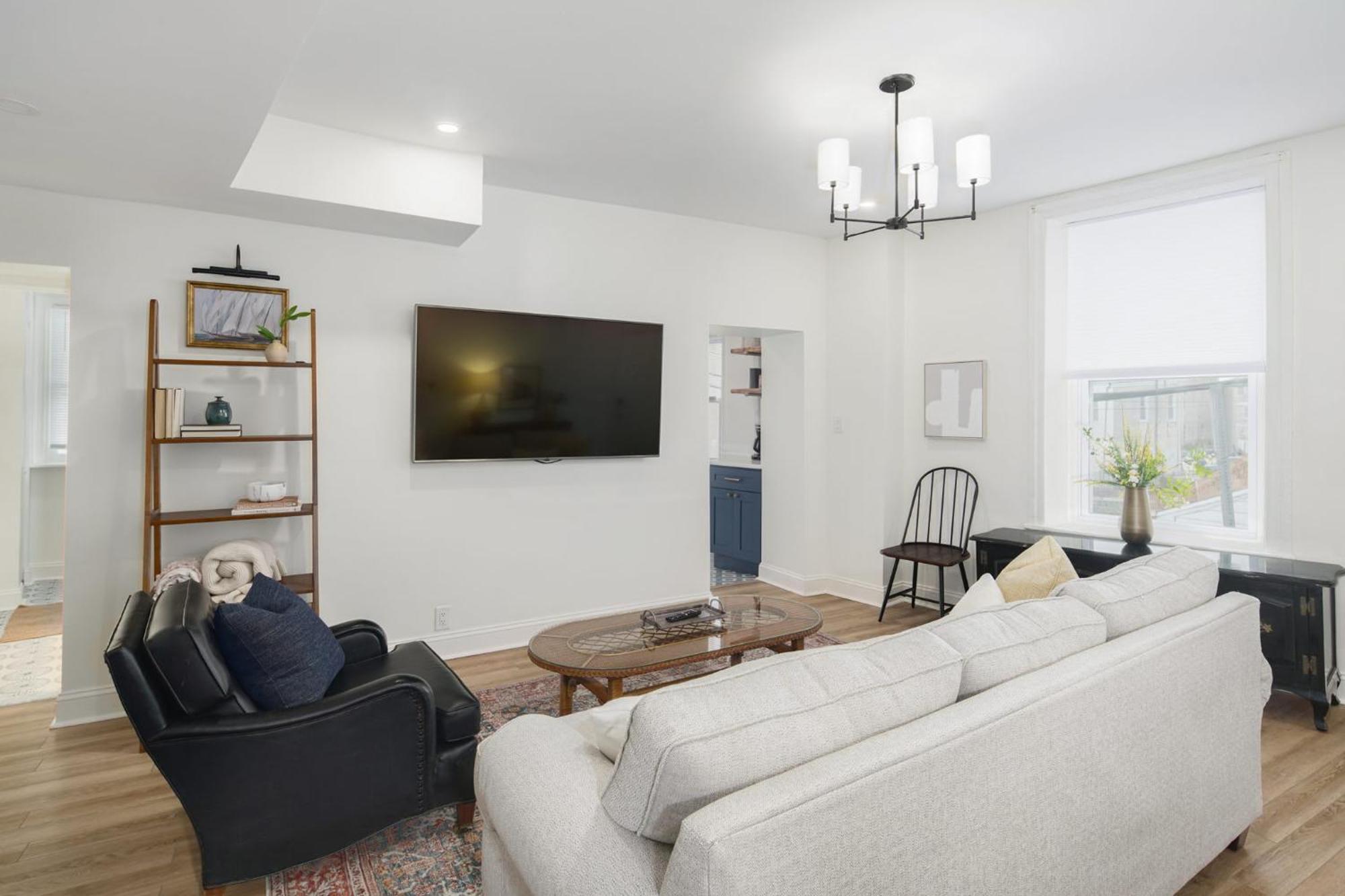 Silverwood Serenity: Large 2b 2b With Parking * Philadelphia
