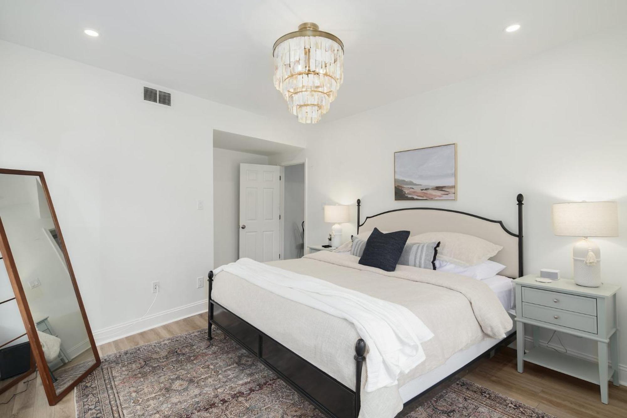 Silverwood Serenity: Large 2b 2b With Parking Apartment Philadelphia