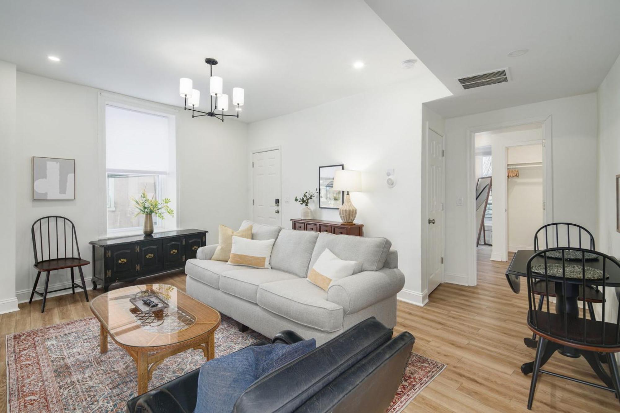 Silverwood Serenity: Large 2b 2b With Parking * Philadelphia