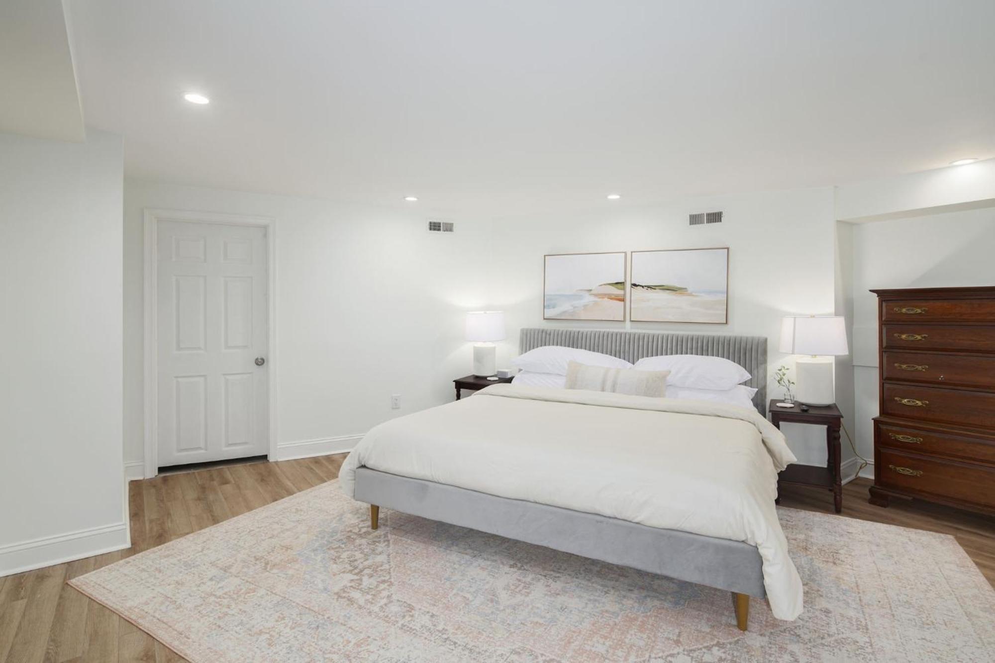 Silverwood Serenity: Large 2b 2b With Parking Philadelphia