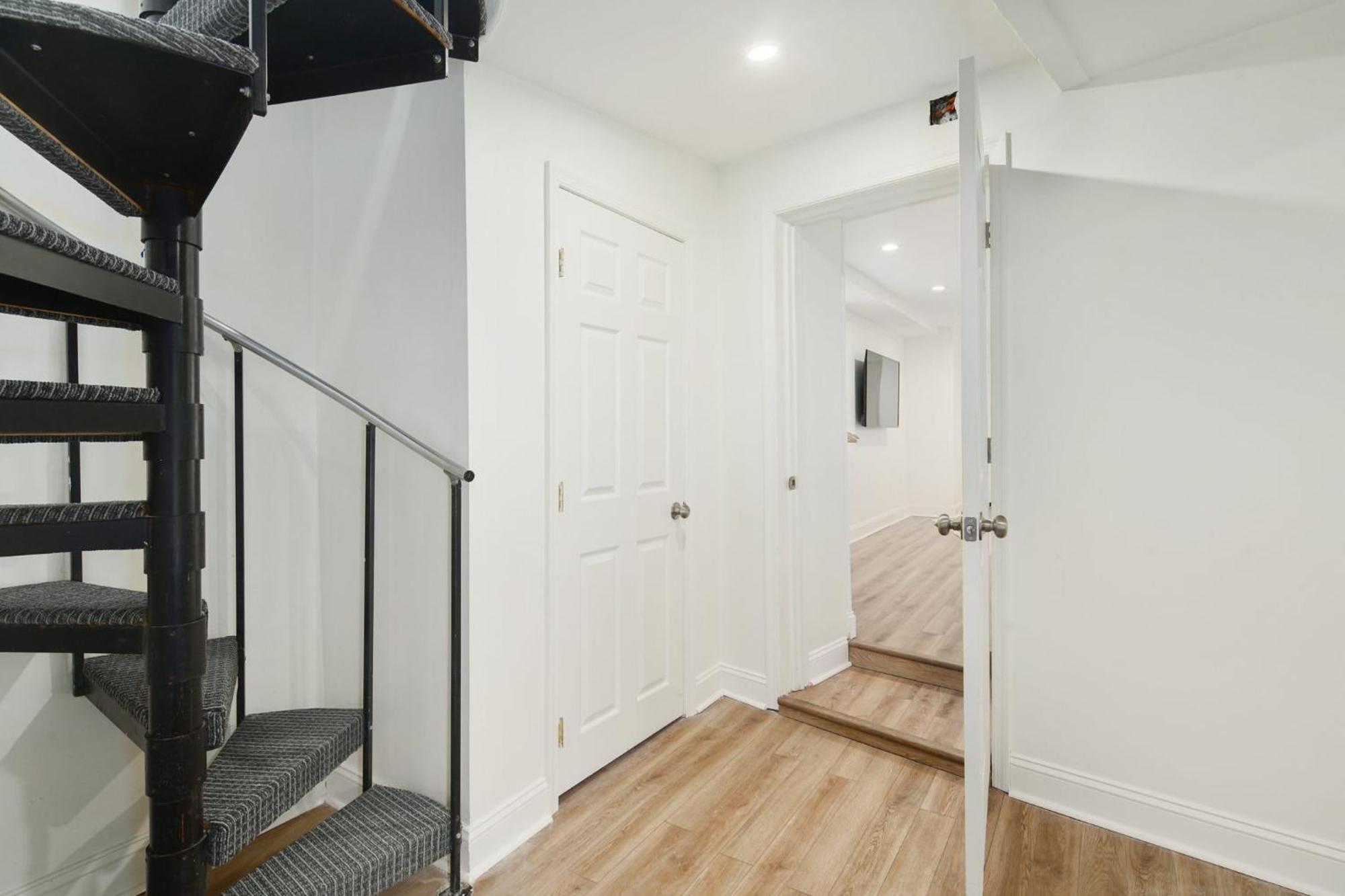 Silverwood Serenity: Large 2b 2b With Parking Philadelphia